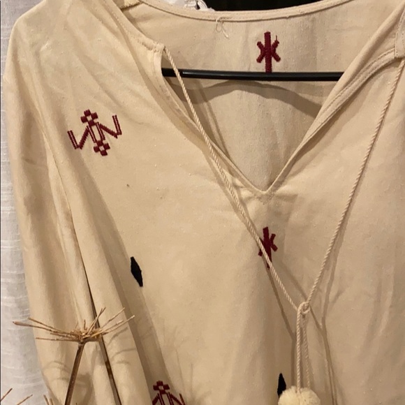 • VTG • Tribal Embroidered Blouse • - Picture 3 of 4